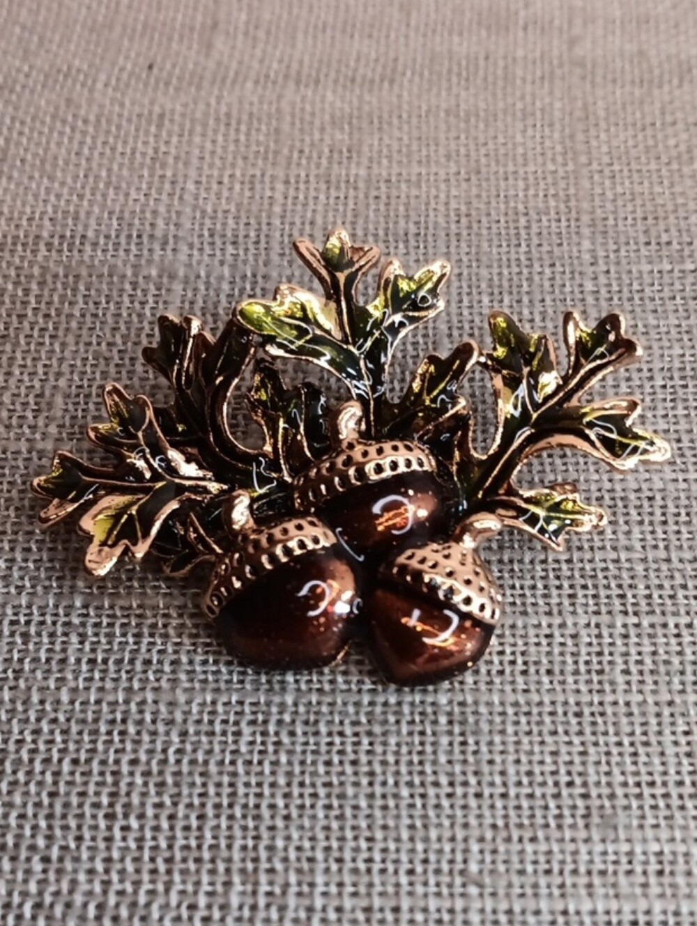 Avon Acorn Motif Brooch In Box 2000